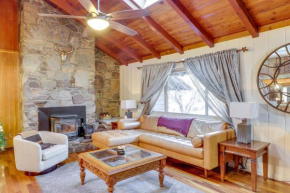 Woodsy Cabin on Strawberry Creek - Steps to Town!